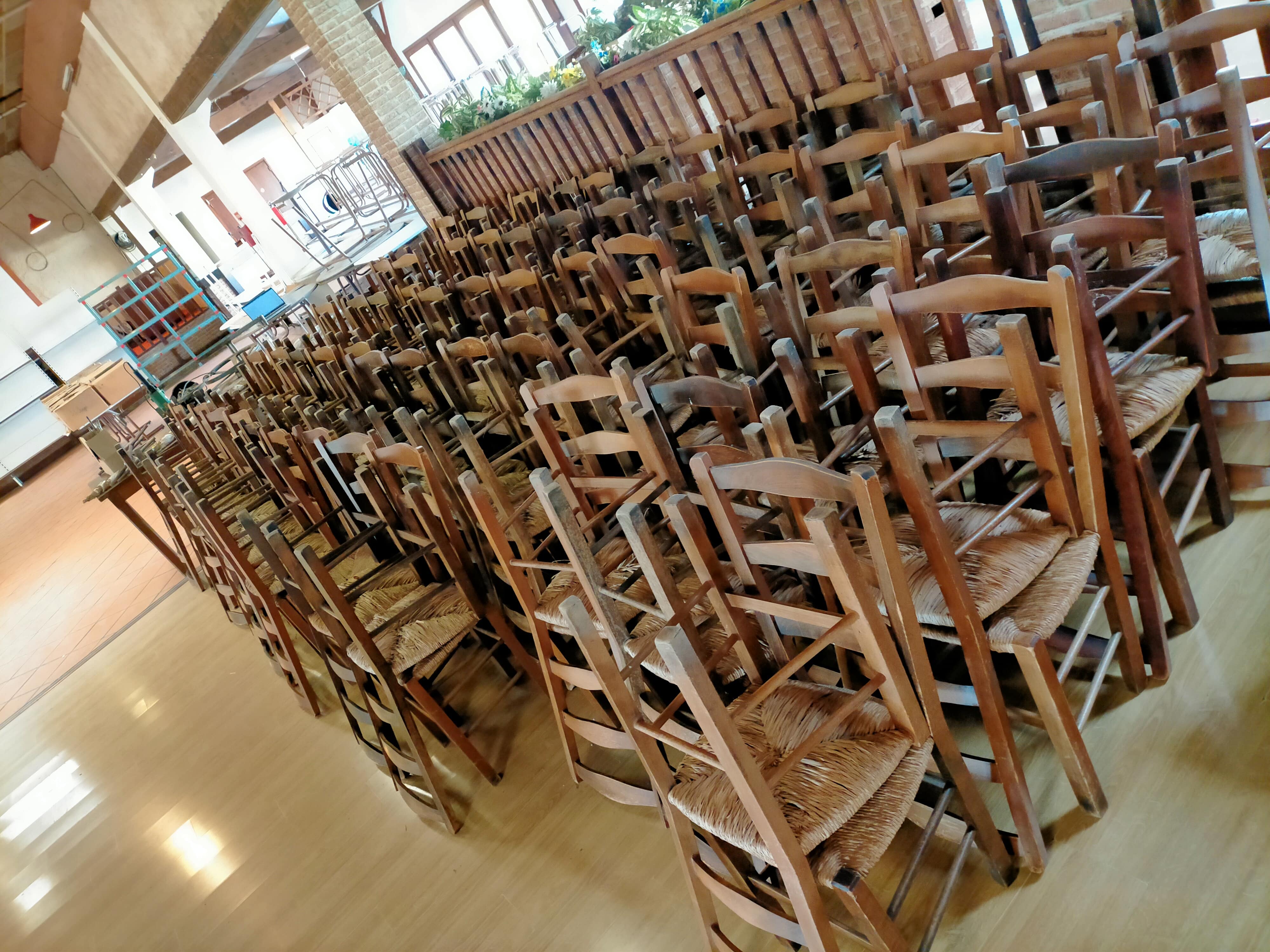 Un lot de chaises